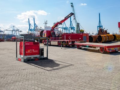 Offshore Frame mit Aggregat am Kai