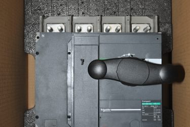 E733 1